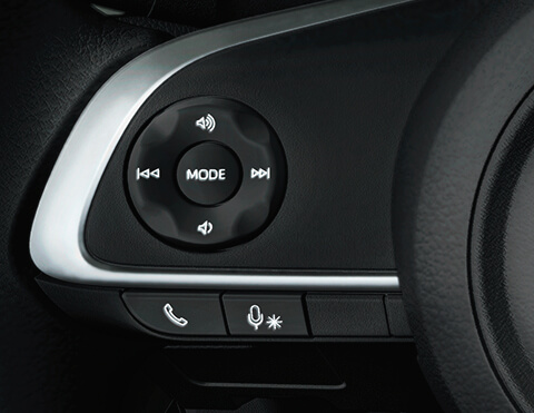 Control de audio en el volante​
Sube o baja el volumen de tus canciones favoritas, sin quitar la vista del camino.​